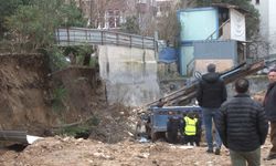 Kadıköy’de istinat duvarı iş makinesinin üzerine çöktü: 1 yaralı