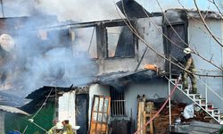 Ataşehir’de 2 katlı ev alev alev yandı