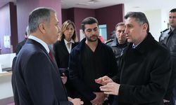 Bakan Yerlikaya, helikopter kazasında yaralanan polisi ziyaret etti