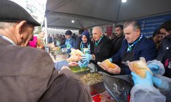 Gençlik ve Spor Bakanı Osman Aşkın Bak, Ümraniye’de hamsi festivaline katıldı