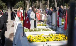 Çanakkale Şehitleri, Edirnekapı Şehitliği'nde törenle anıldı