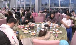Yetim çocuklar, Tuzla’da düzenlenen iftar programında bir araya geldi