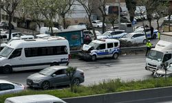 Polis aracı ile servis minibüsü çarpıştı: 4 yaralı
