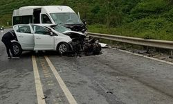 Arnavutköy'de minibüs ile otomobil kafa kafaya çarpıştı: 1 ölü, 7 yaralı