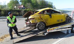 Çekmeköy’de bariyerlere çarpan ehliyetsiz sürücü takla attı:1 yaralı