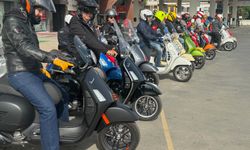 Kadıköy'de toplanan 50 motosikletli 19 Mayıs'ı kutlamak için yola çıktı