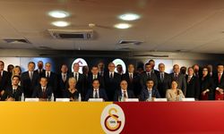 Galatasaray'da başkan Özbek ve kurulları mazbatalarını aldı