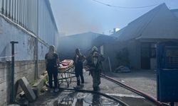 Avcılar’da mobilya imalathanesinde yangın: 1 işçi dumandan etkilendi