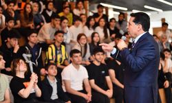 Esenyurt Belediye Başkanı Özer, gençlere kariyer yıllarını anlattı