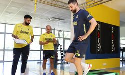 Fenerbahçeli futbolcular laktat, kuvvet ve esneklik testlerinden geçti