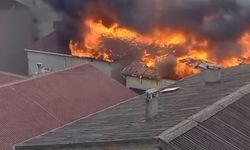 Tuzla'da tadilat sırasında yangın çıktı; 4 binanın çatısı alev alev yandı