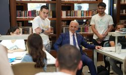 Ümraniye Belediye Başkanı İsmet Yıldırım YKS öncesi sınava hazırlanan gençleri ziyaret etti