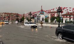 Ankara'da sağanak sonrası yollar göle döndü