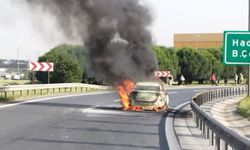 TEM Otoyolu'nda seyir halindeki otomobil alev alev yandı