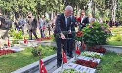 İstanbul Valisi Davut Gül, Edirnekapı Şehitliği'ni ziyareti