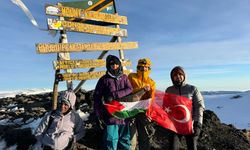 Filistin’e destek için Afrika’nın en yüksek dağına çıktılar