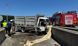 Çekmeköy'de kamyonet gişelere çarptı: 1'i ağır 3 yaralı