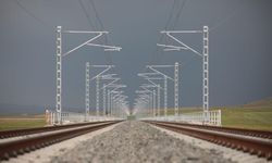 Bakan Uraloğlu: Elektrikli demir yolu hat uzunluğunu 7 bin 142 kilometreye yükselttik