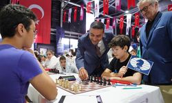 Beyoğlu Satranç Turnuvası'nda dereceye giren sporcular ödüllendirildi