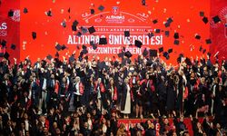 Altınbaş Üniversitesi 2023-2024 mezunlarını büyük bir coşku ile uğurladı