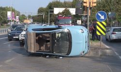 Maltepe'de kontrolden çıkan otomobil yan yattı