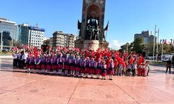 Taksim'de yeni eğitim öğretim yılı nedeniyle tören düzenledi