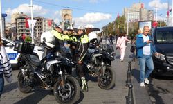 Taksim'de yaya yolunu işgal eden motosiklet sürücülerine ceza yağdı