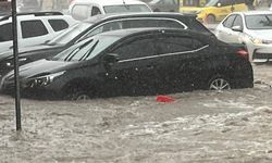 Çanakkale'de sağanak; yollar göle döndü