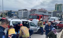 Maltepe'de iki araç kafa kafaya çarpıştı: 5 yaralı