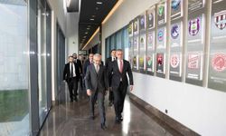 Ulaştırma ve Altyapı Bakanı Uraloğlu, TFF Başkanı Hacıosmanoğlu'nu ziyaret etti