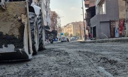 Beyoğlu'nda İSKİ ve İBB'nin bitmek bilmeyen çalışması mahalleyi çamur içinde bıraktı