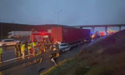 Kuzey Marmara Otoyolu'nda otomobil, emniyet şeridinde duran TIR'a çarptı: 1 ölü