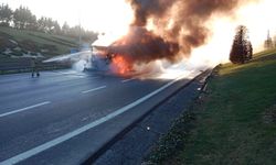 TEM Metris Bağlantı Yolu'nda yolcu otobüsü alev alev yandı