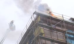 Bahçelievler'de iş merkezinin çatısında çıkan yangın söndürüldü