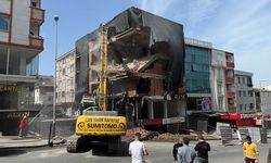 Esenyurt'ta deprem kabini testi yürekleri ağza getirdi