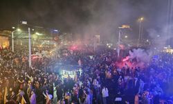 Galatasaraylı taraftarlar maçın bitiminde Taksim’e akın etti