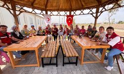 Türk Kızılay’dan deprem bölgesinde Anneler Günü kutlaması