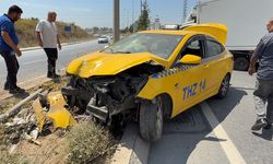 Başakşehir'de kontrolden çıkan taksi refüje çıktı: 1 yaralı