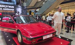 Barış Manço'nun 1991 model kırmızı otomobili sevenleriyle buluştu