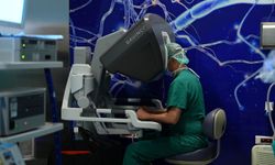 ‘Robot destekli cerrahi, iyileşme süresini minimuma indiriyor’