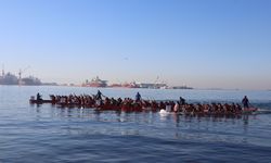 'Pendik Cumhuriyet Kupası Dragon Bot Yarışları'nda öğrenciler birincilik için kürek çekti
