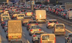 Okulların açılmasıyla İstanbul'da trafik yoğunluğu yaşandı