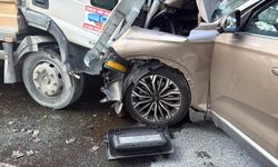 Sarıyer’de ciple beton dökme kamyonu kafa kafaya çarpıştı