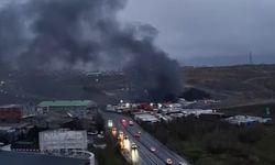 Sultangazi'deki su dolum tesisinde yangın çıktı