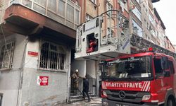 Esenler’de 5 yaşındaki çocuk çakmakla oynarken evi yaktı