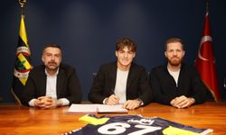 Fenerbahçe, Kamil Efe Üregen ve Kuzey Sapaz ile profesyonel sözleşme imzaladı