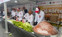 Bahçelievler'de çiğ köfte festivali: 5 ton çiğ köfte dağıtıldı