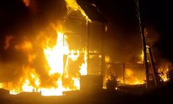 Beylikdüzü'nde çocuk parkı alev alev yandı