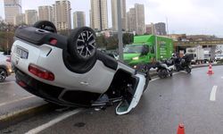 Ataşehir'de motosiklete çarpan otomobil takla attı