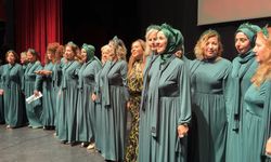 Avcılar’da anneleri söyledi, engelli çocuklar eğlendi